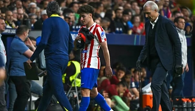 Julian Alvarez ăn mừng bàn thắng vào lưới Arsenal trước khi dính chấn thương.