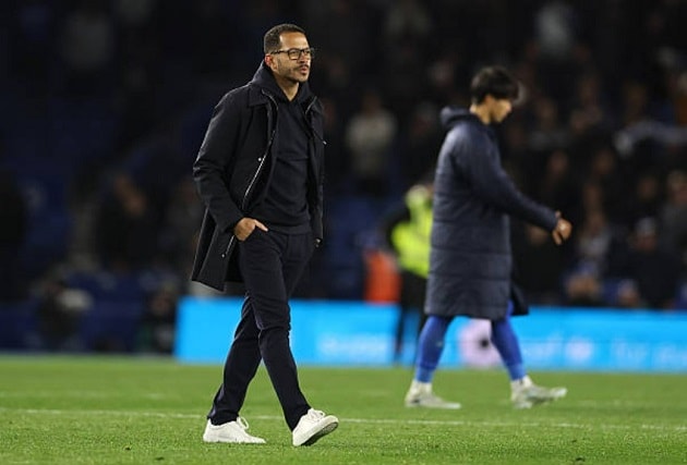 HLV Liam Rosenior bị sa thải sau chuỗi 6 trận thua liên tiếp tại giải quốc nội cùng Chelsea.