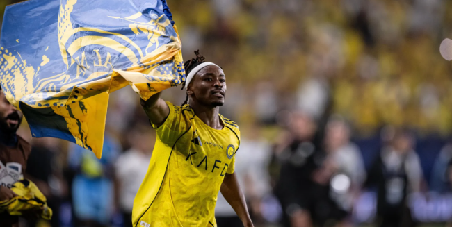 Al Nassr củng cố ngôi đầu bảng xếp hạng.