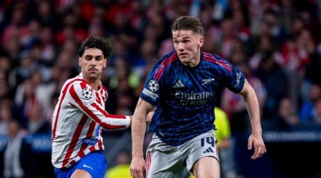 Viktor Gyokeres thi đấu mạnh mẽ trước hàng phòng ngự của Atletico Madrid.