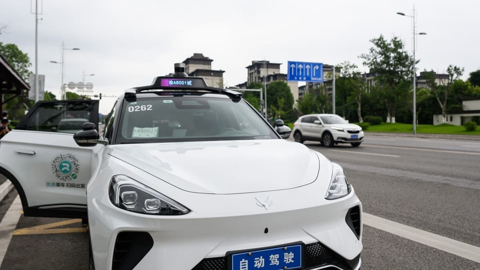 Cơ quan chức năng Trung Quốc kiểm tra các quy định an toàn đối với phương tiện tự hành sau sự cố.