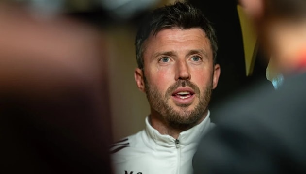 Trận đại chiến sắp tới sẽ quyết định tương lai của Michael Carrick tại sân Old Trafford.