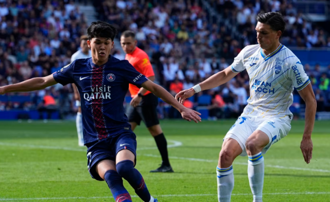 PSG hòa 2-2 Lorient.