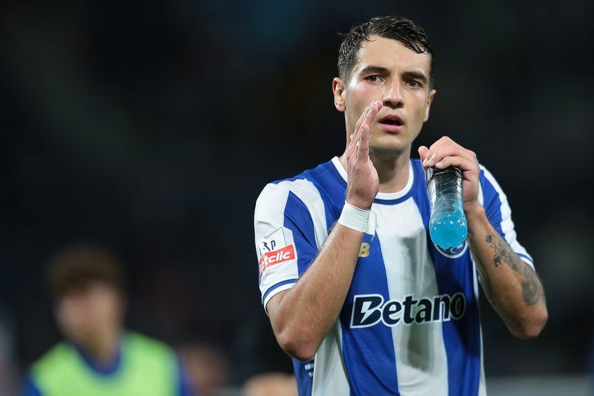 Hậu vệ Jakub Kiwior sẽ chính thức chia tay Arsenal để gia nhập Porto.