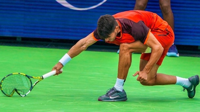 Carlos Alcaraz đập vợt tại Cincinnati Mở rộng 2024