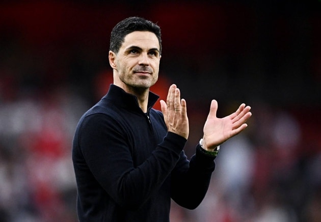 HLV Arteta đang cùng các học trò hướng tới cú đúp danh hiệu lịch sử.