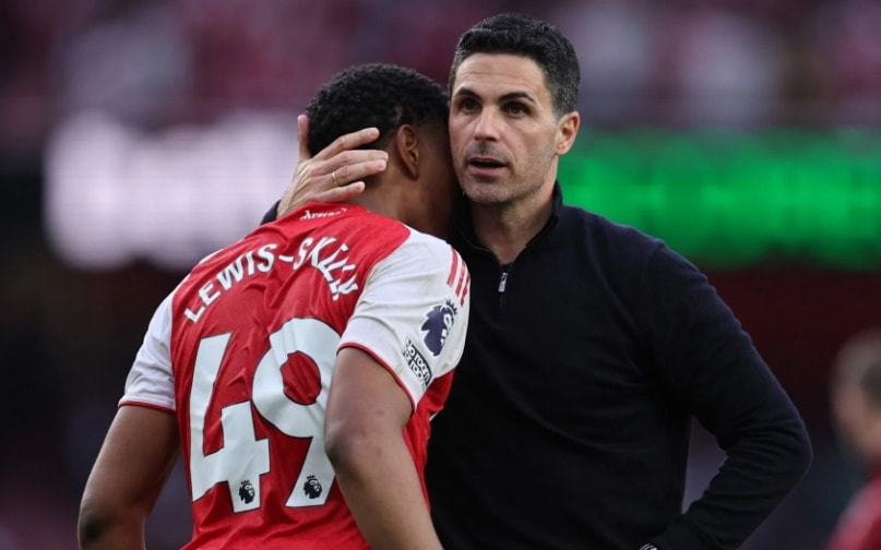 Myles Lewis-Skelly tỏa sáng trong vai trò tiền vệ trung tâm của Arsenal.