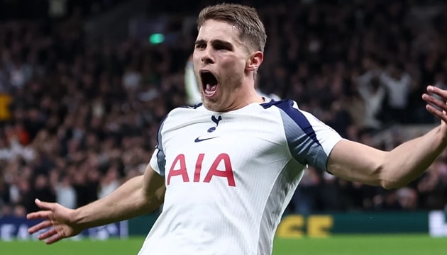 Micky Van de Ven là mục tiêu của Manchester United