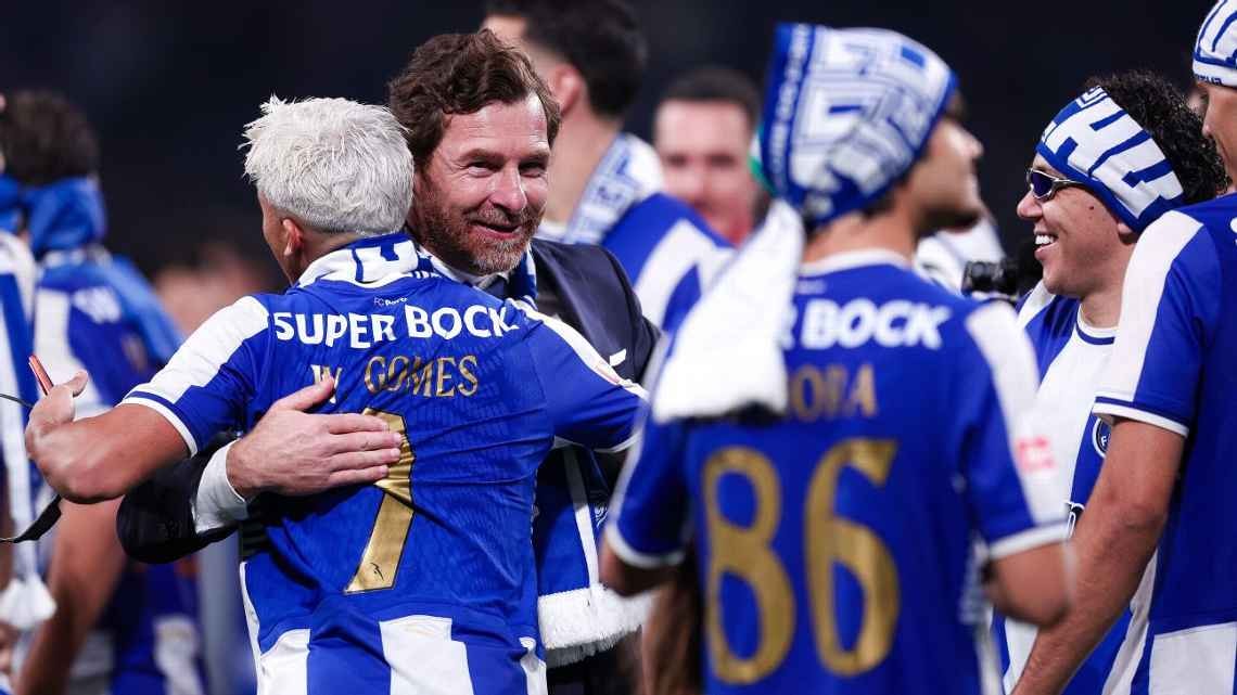 Porto ăn mừng chức vô địch Primeira Liga sớm hai vòng đấu.