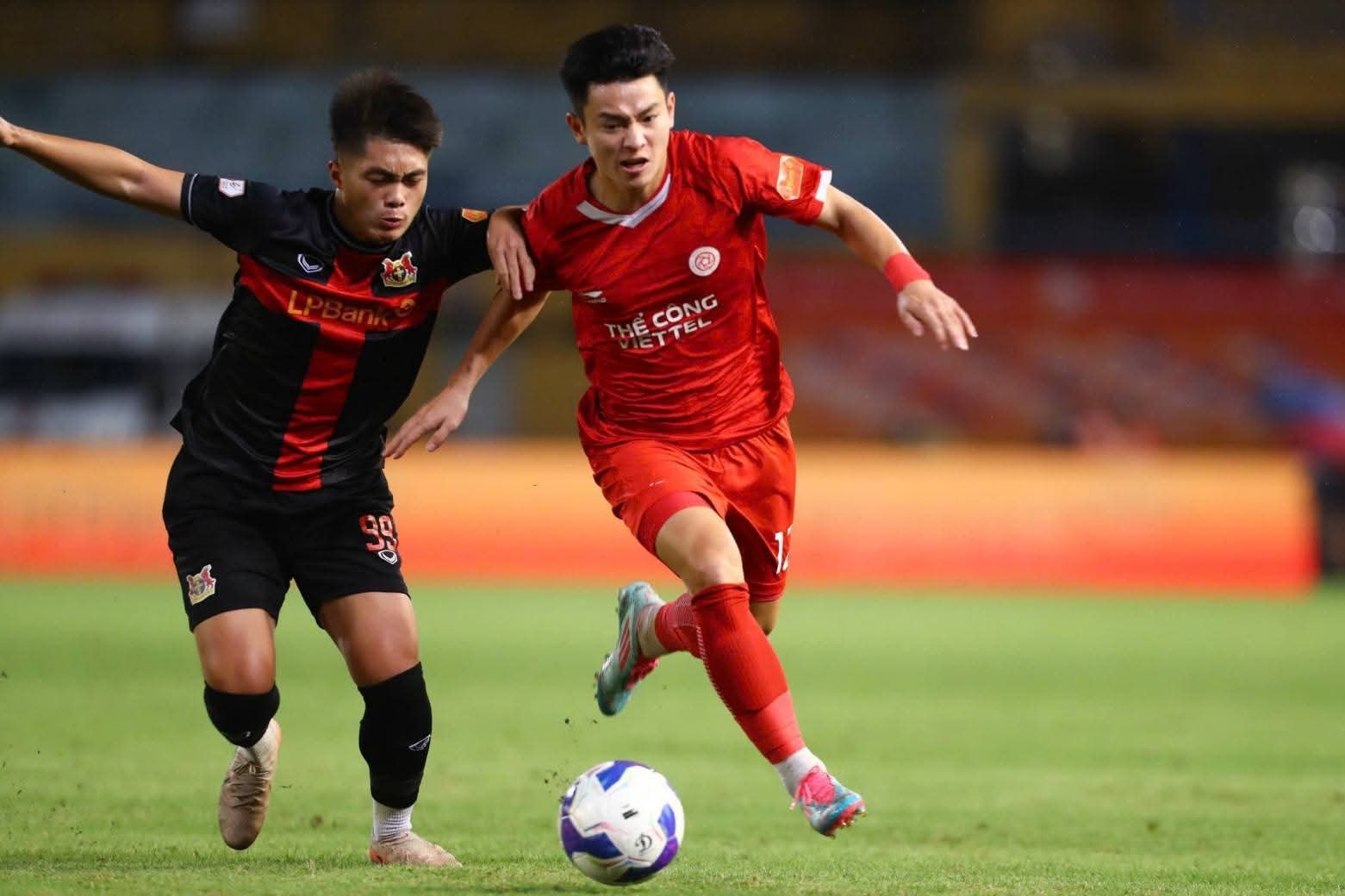 Trận hòa 1-1 khiến Thể Công Viettel hụt hơi trong cuộc đua vô địch.