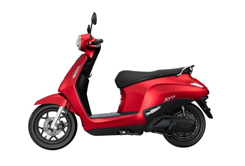 Học sinh sử dụng xe máy điện VinFast Evo Lite 2026 không cần bằng lái