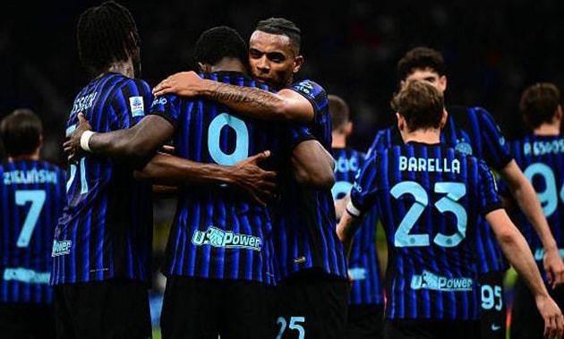 Inter Milan thắng dễ Parma trên sân nhà để lên ngôi vô địch Serie A.