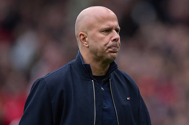 HLV Arne Slot trong buổi phỏng vấn sau trận thua Manchester United.