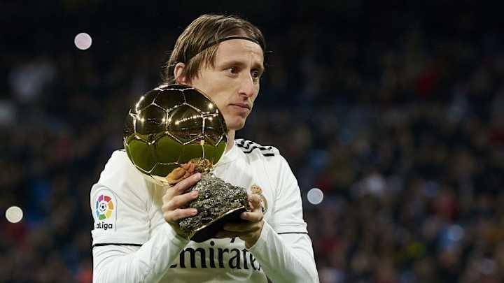 Luka Modric điều khiển trận đấu bằng tư duy đỉnh cao.