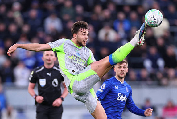 Bernardo Silva và Nico Gonzalez đã không thể giúp Man City kiểm soát trung tuyến trong hiệp hai.