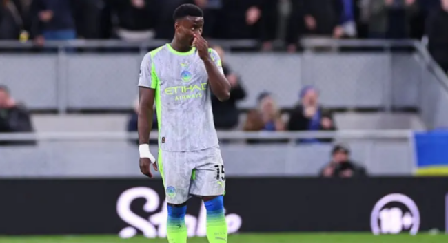 Sai lầm của Marc Guehi dẫn đến bàn thua cho Man City.