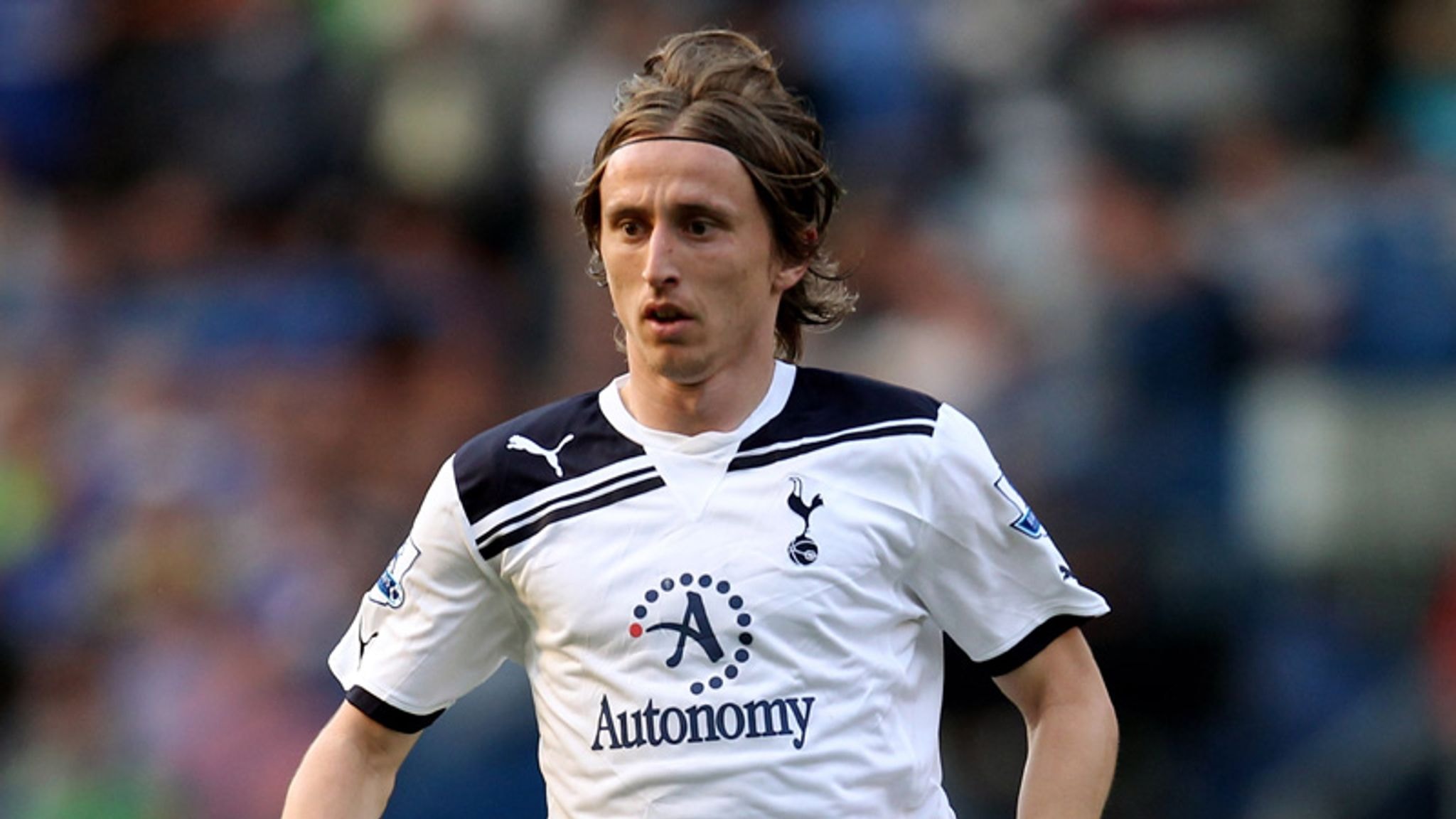 Modric trong màu áo Tottenham Hotspur.