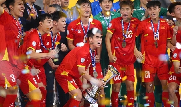 U23 Việt Nam ăn mừng chức vô địch U23 Đông Nam Á.