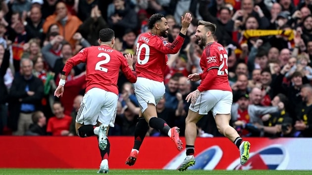 Gary Neville cho rằng Man Utd cần bổ sung ít nhất 4 vị trí ưu tiên để hoàn thiện đội hình.