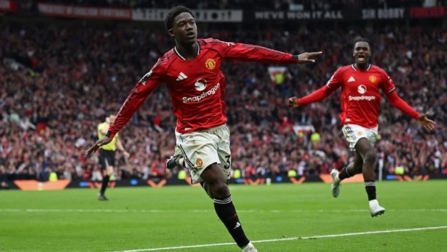 Michael Carrick cứu rỗi sự nghiệp của Kobbie Mainoo tại MU