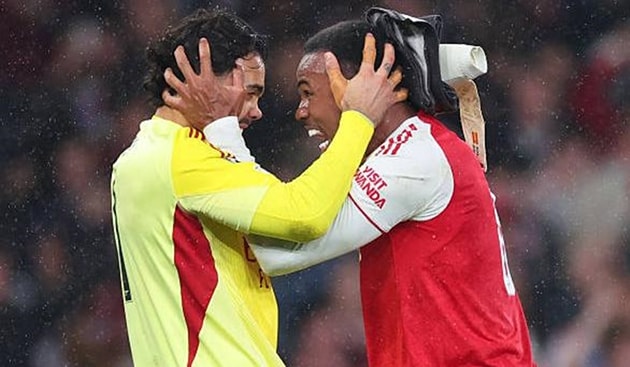 Hàng phòng ngự Arsenal phong tỏa các chân sút Atletico