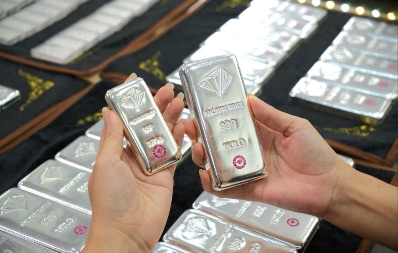 Giá bạc hôm nay 6/5: Bạc thế giới phục hồi 2,85%