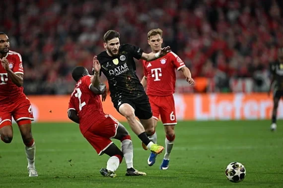 Khvicha Kvaratskhelia kiến tạo đẳng cấp giúp PSG khai thông thế bế tắc.