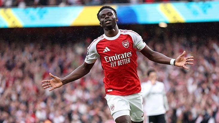 Bukayo Saka đã vươn tầm thành ngôi sao hàng đầu và được yêu thích nhất tại Arsenal.
