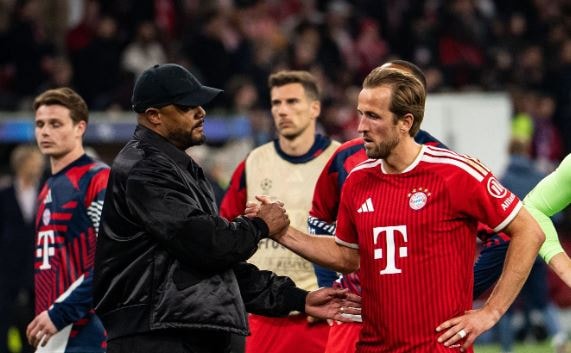 Harry Kane thắp lại hy vọng cho Bayern Munich trong những phút cuối.
