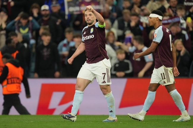 Thủ quân John McGinn thăng hoa với hai bàn thắng liên tiếp vào lưới Nottingham Forest.
