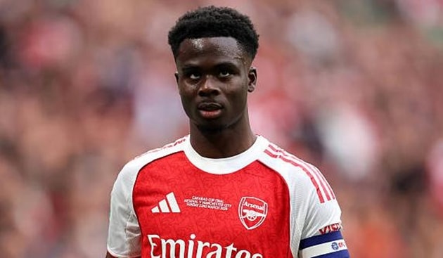 Bukayo Saka ăn mừng bàn thắng sau khi được giải phóng không gian