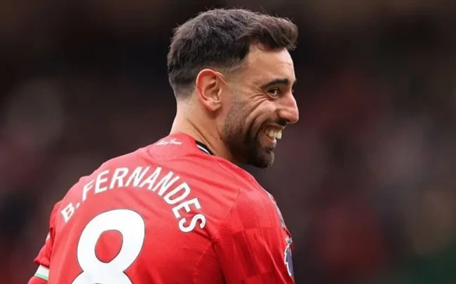Bruno Fernandes nhận giải thưởng Cầu thủ xuất sắc nhất năm từ Hiệp hội Nhà báo Bóng đá (FWA).