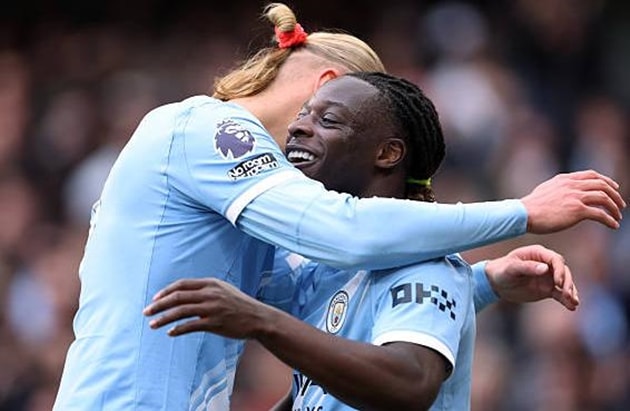 Manchester City thắng Brentford trên sân nhà.