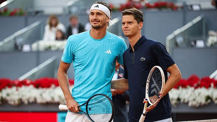 Alexander Zverev thi đấu đầy quyết tâm trong trận gặp Alexander Blockx tại giải Rome Masters.