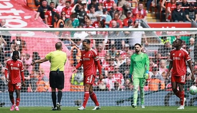 Liverpool bị chê đá tẻ nhạt.