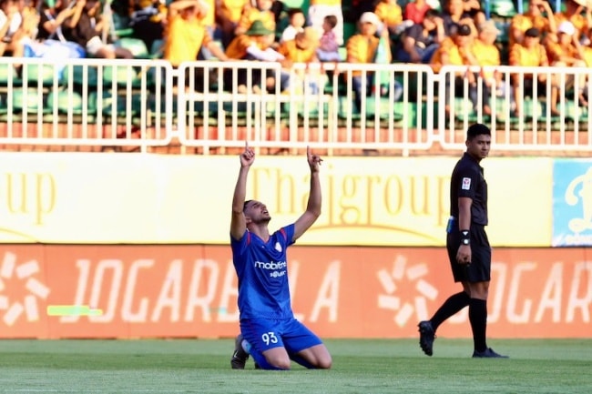 Mahmoud ăn mừng bàn thắng mở tỷ số cho PVF-CAND trước HAGL.