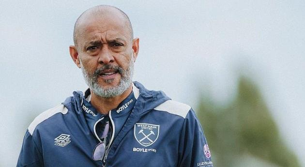 HLV Nuno Espirito Santo đối mặt với áp lực lớn trong cuộc đua trụ hạng tại Ngoại hạng Anh