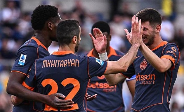 Các cầu thủ Inter Milan kiểm soát hoàn toàn thế trận trước một Lazio rệu rã.