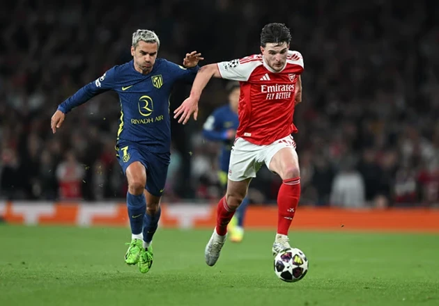 Declan Rice tập trung cao độ trong buổi tập của Arsenal trước vòng đấu quyết định.