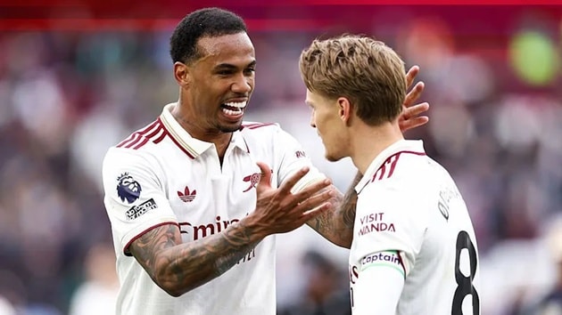 Odegaard thực hiện pha kiến tạo quyết định cho Trossard ghi bàn thắng vàng cho Arsenal.