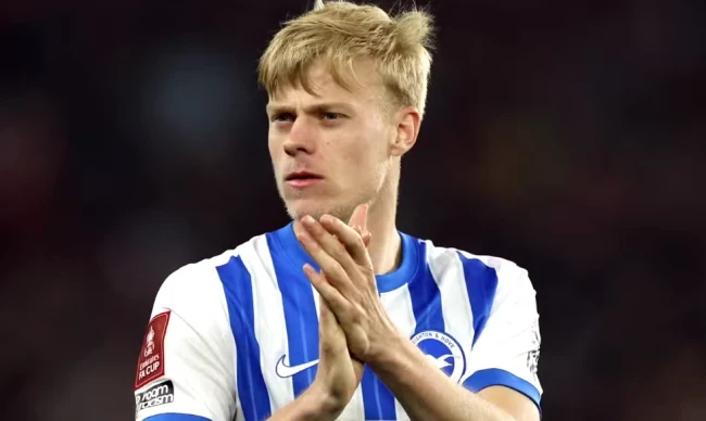 Trung vệ Jan Paul van Hecke sở hữu bộ kỹ năng phòng ngự hiện đại phù hợp với Chelsea.
