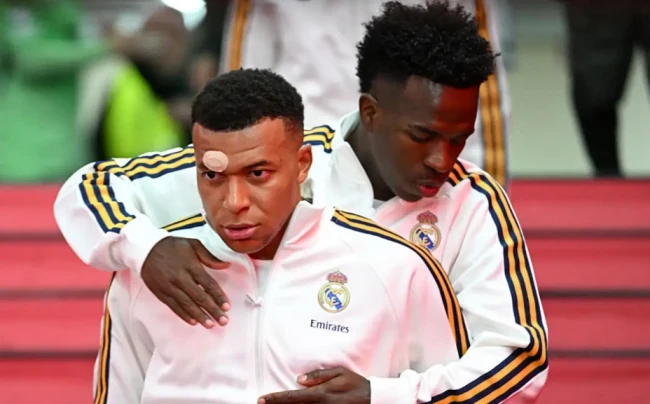 Sự dẫm chân nhau về vị trí giữa Mbappe và Vinicius Jr.