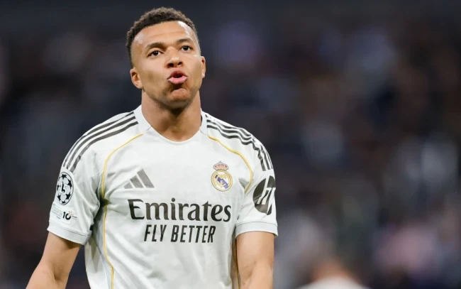 Kylian Mbappe đối mặt với nhiều áp lực tại Real Madrid.
