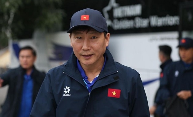 HLV Kim Sang-sik dự khán và tin tưởng vào tương lai của bóng đá Việt Nam.