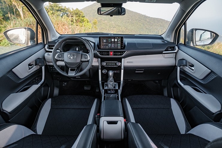 Tổng quan khoang nội thất hiện đại của Toyota Veloz Cross 2026