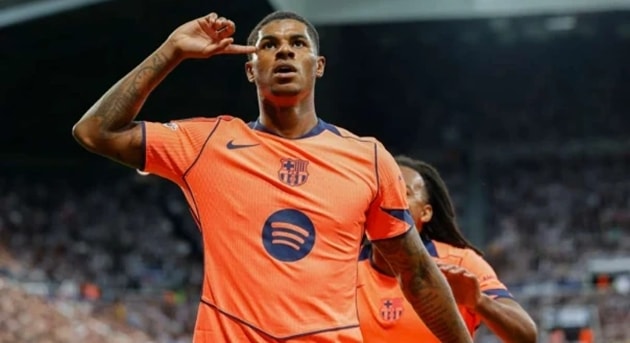 Marcus Rashford ăn mừng trong màu áo Barcelona tại La Liga