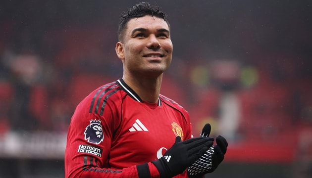 Casemiro tập luyện chuẩn bị cho trận đấu cuối cùng tại sân Old Trafford.