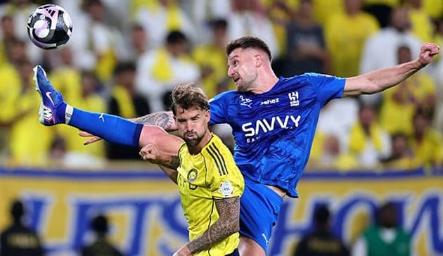 Nỗi thất vọng của các cầu thủ Al Nassr sau bàn thua phút bù giờ.