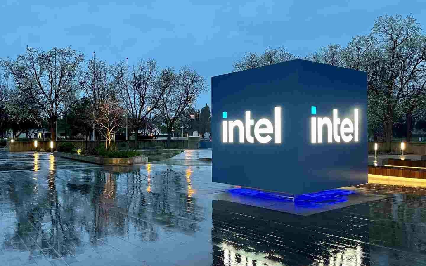Intel đạt thỏa thuận sản xuất chip cho Apple