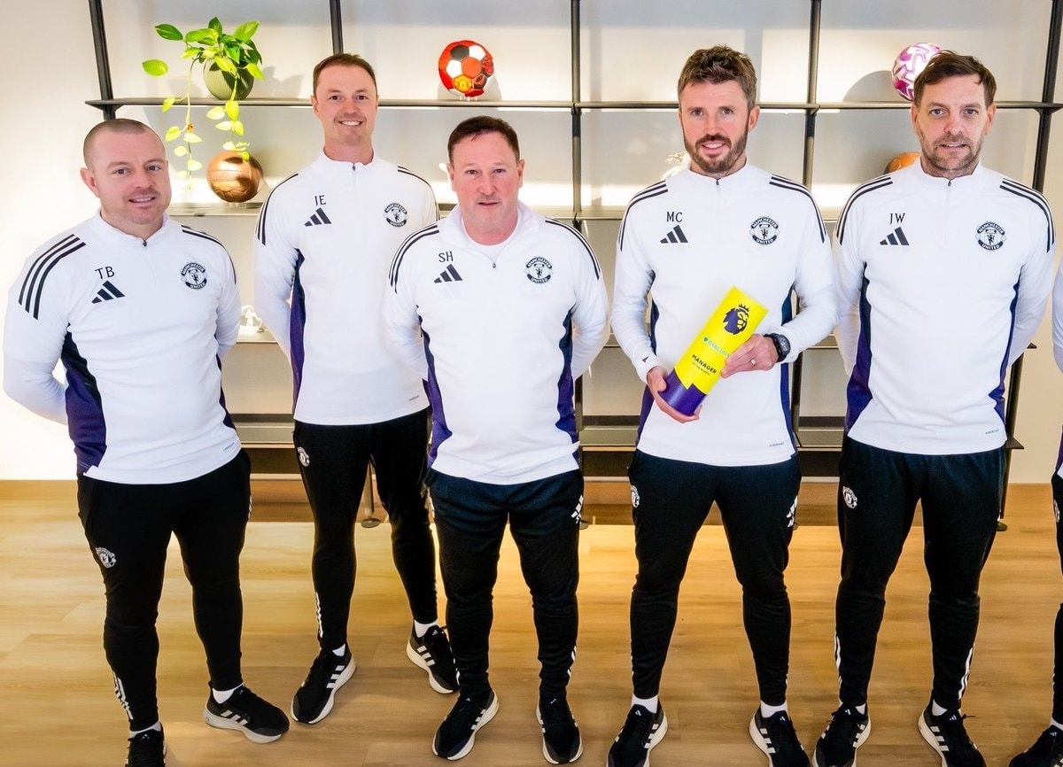 Michael Carrick cần một đội ngũ trợ lý hùng hậu để đối phó với lịch thi đấu dày đặc.